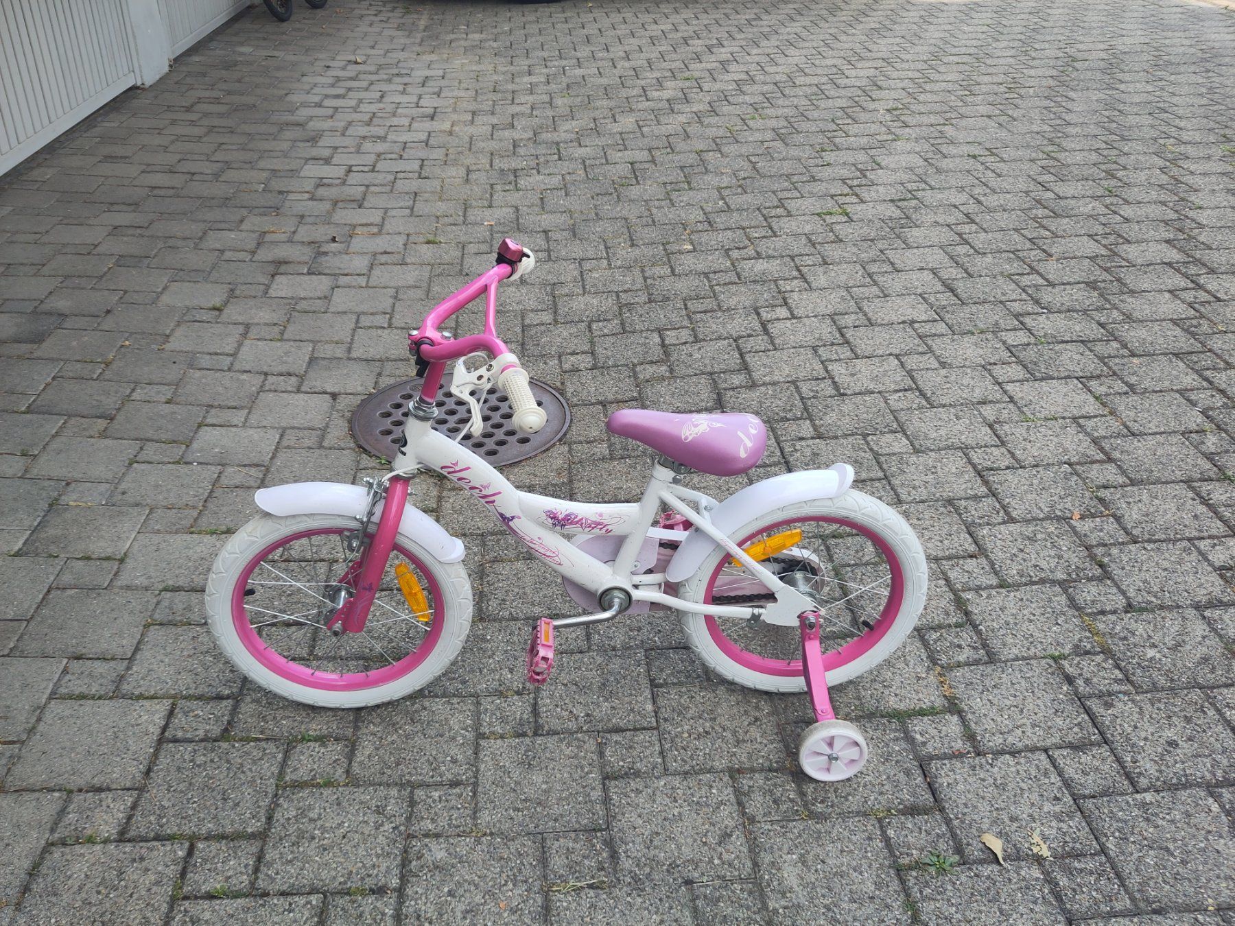 Velos: Mädchenvelo mit Stützrädern – Gebraucht aus Uster von Benutzer1987 1