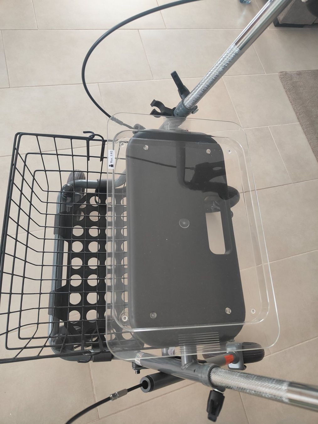Ausili per la deambulazione: Wohnungsrollator mit Korb und Tablett, ungenutzt – Nuovo (secondo la descrizione) da St. Gallen venduto da Bisaknosp 4