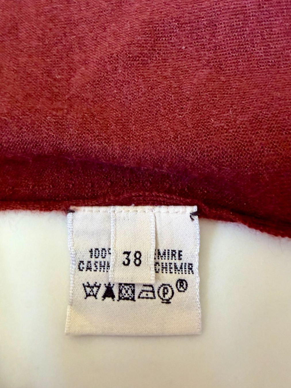 Hermès Pulls & Sweat-shirts: Pull col V cachemire Hermès – D'occasion à Basel par BradPeeters 5