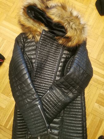 Doudoune noire similicuir avec capuche fourrure, taille L
