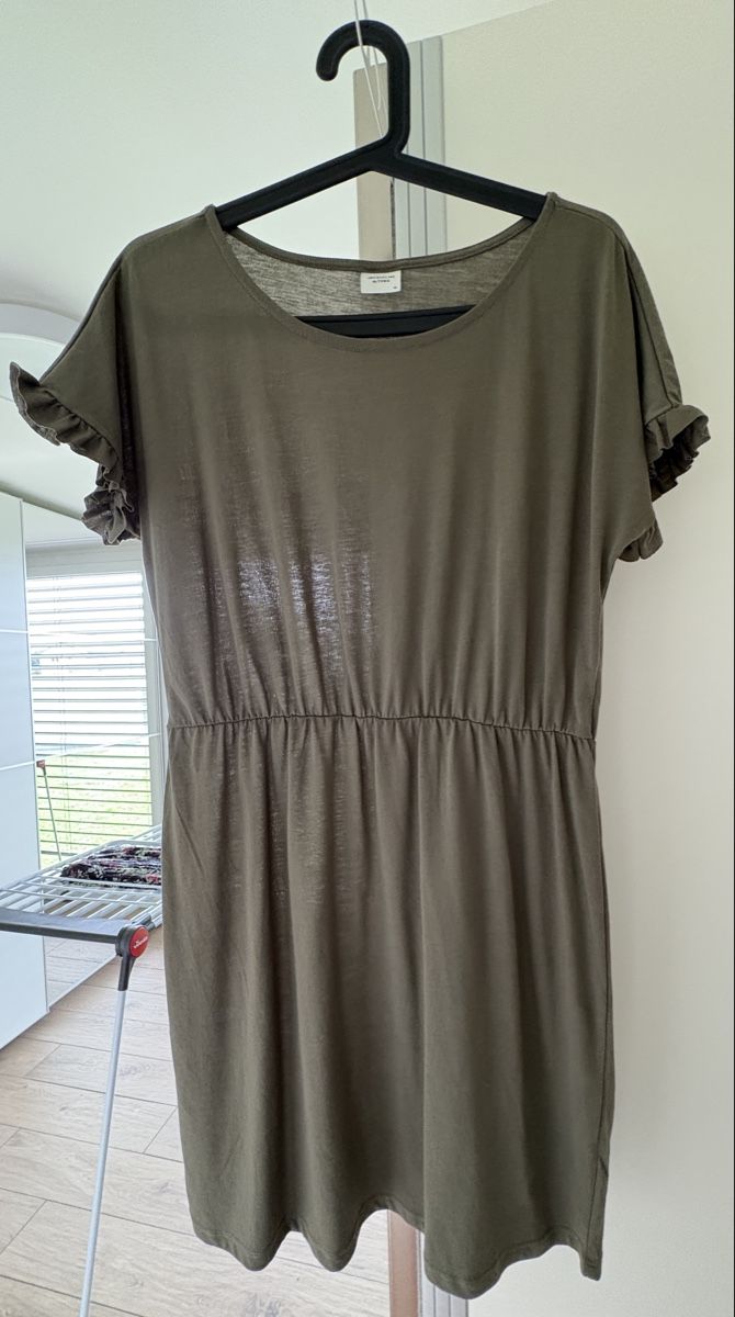 Kleider: Sommerliches Kleid mit Rüschenärmeln, Grösse M – Gebraucht aus Hinwil von charlietango