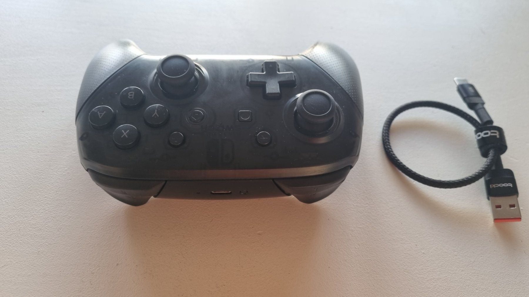 Nintendo Manettes: Original Nintendo Switch Pro Controller – D'occasion à Birsfelden par val_d9c2 2