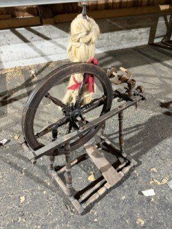 Ruote per filare: Spinnrad - schwarz – Usato da Chur venduto da Feschtland