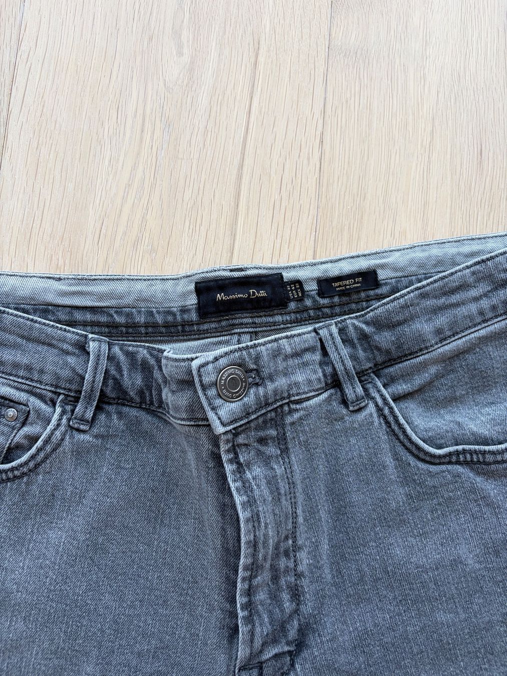 Massimo Dutti Jeans: Massimo Dutti Jeans, hellgrau, Top Zustand, Grösse 32x30 – Usato da Lengnau venduto da yzb_hb59 1