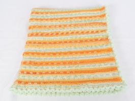HANDARBEIT Gestrickte Babydecke orange/weiss/grün