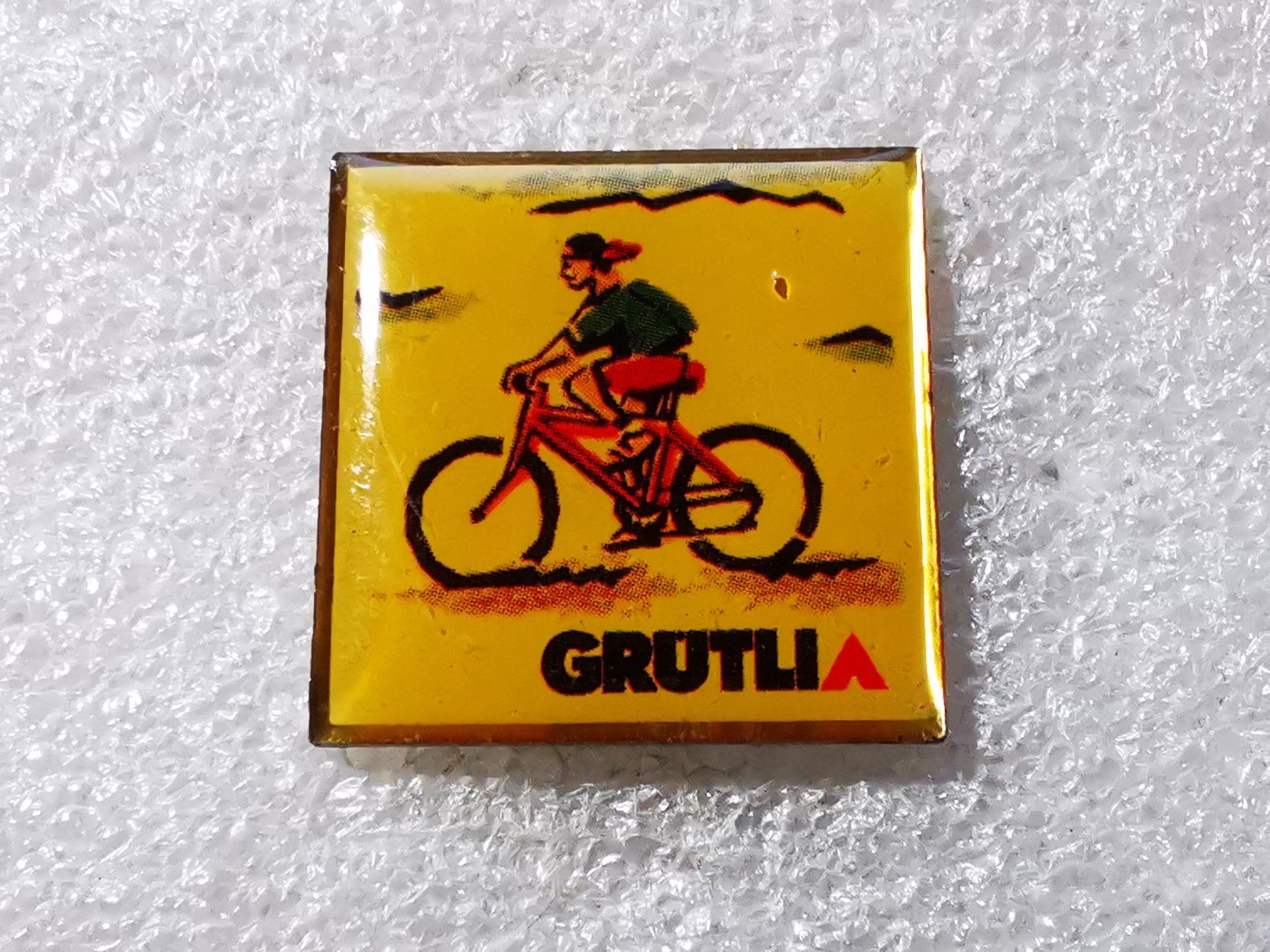 Placchette & Badge: Ansteckpin 49: Grütli Versicherung – Usato da Oppligen venduto da Pin-Fall-Shop