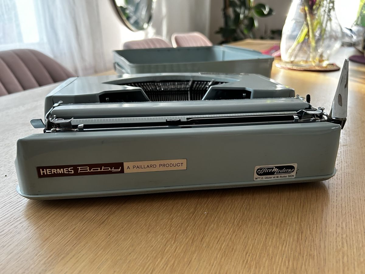 Macchine da scrivere: Machine à écrire Hermès baby vintage – Usato da Cheseaux-Noréaz venduto da glamourana 4