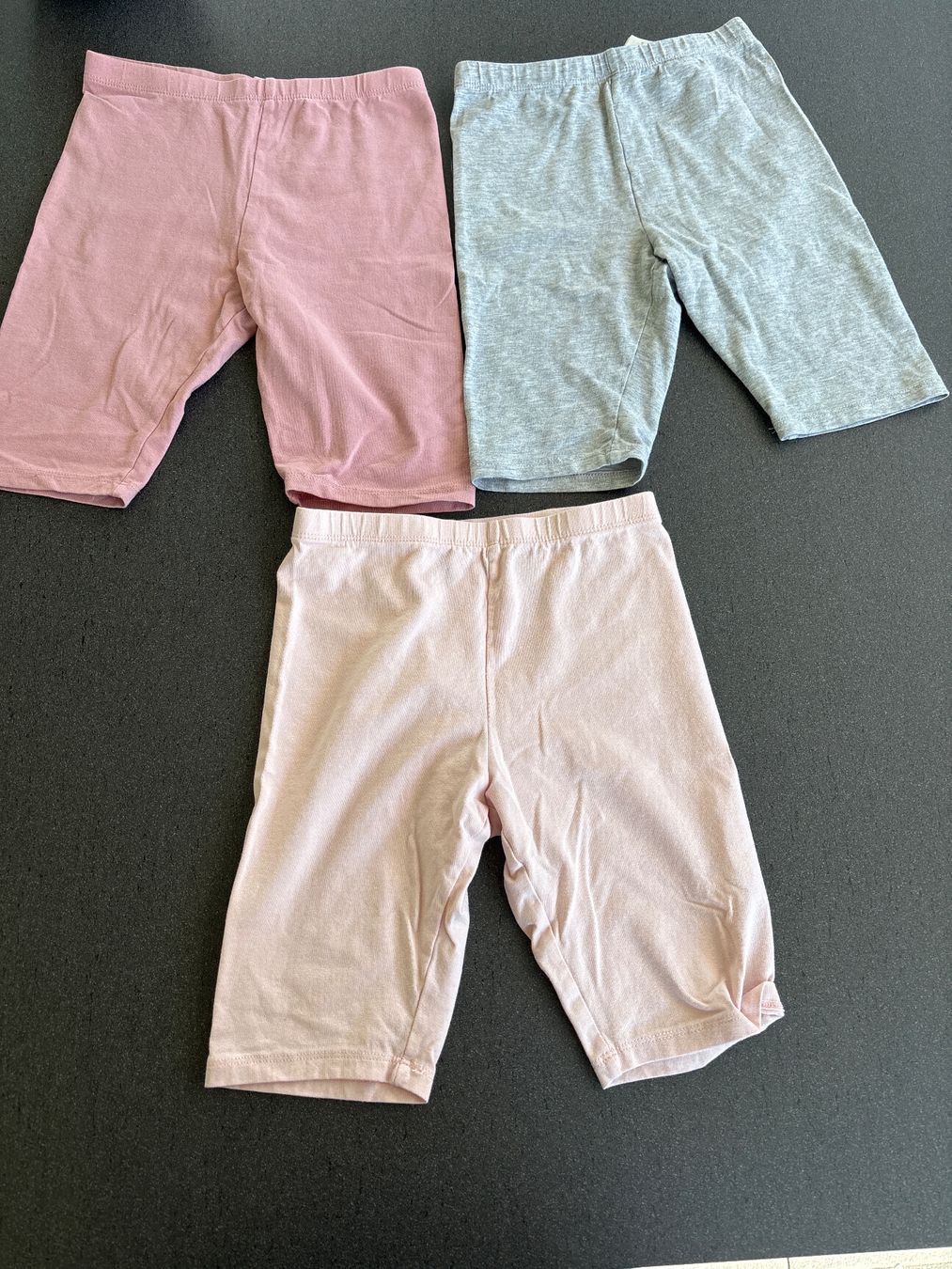 H&M Calze & Collant: 3er Set Mädchen kurze Leggings,  Gr.140 – Usato da Wilen b. Wil venduto da b-mountain