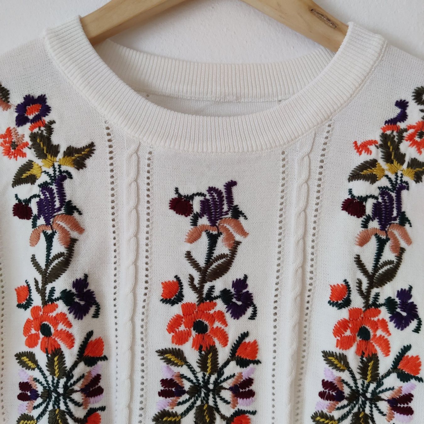 Maglioni & Felpe: Blumen Stickerei Pullover Shirt Pulli Bluse weiss Gr.S – Nuovo (secondo la descrizione) da Winterthur venduto da Lotusherz 2