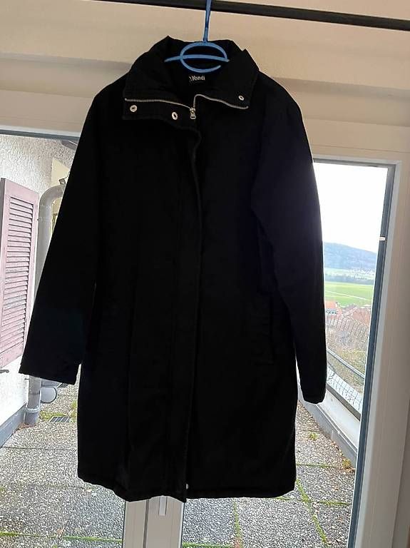 Cappotti: Manteau noir Yendi – Usato da Chézard-St-Martin venduto da mar_mv7g