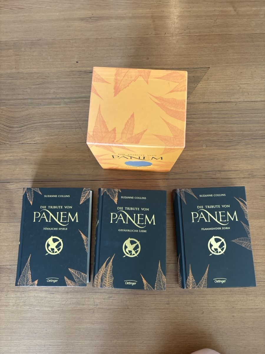 Libri: Die Tribute von Panem - Buchbox Set von Suzanne Collins – Usato da Adliswil venduto da mikkital 2
