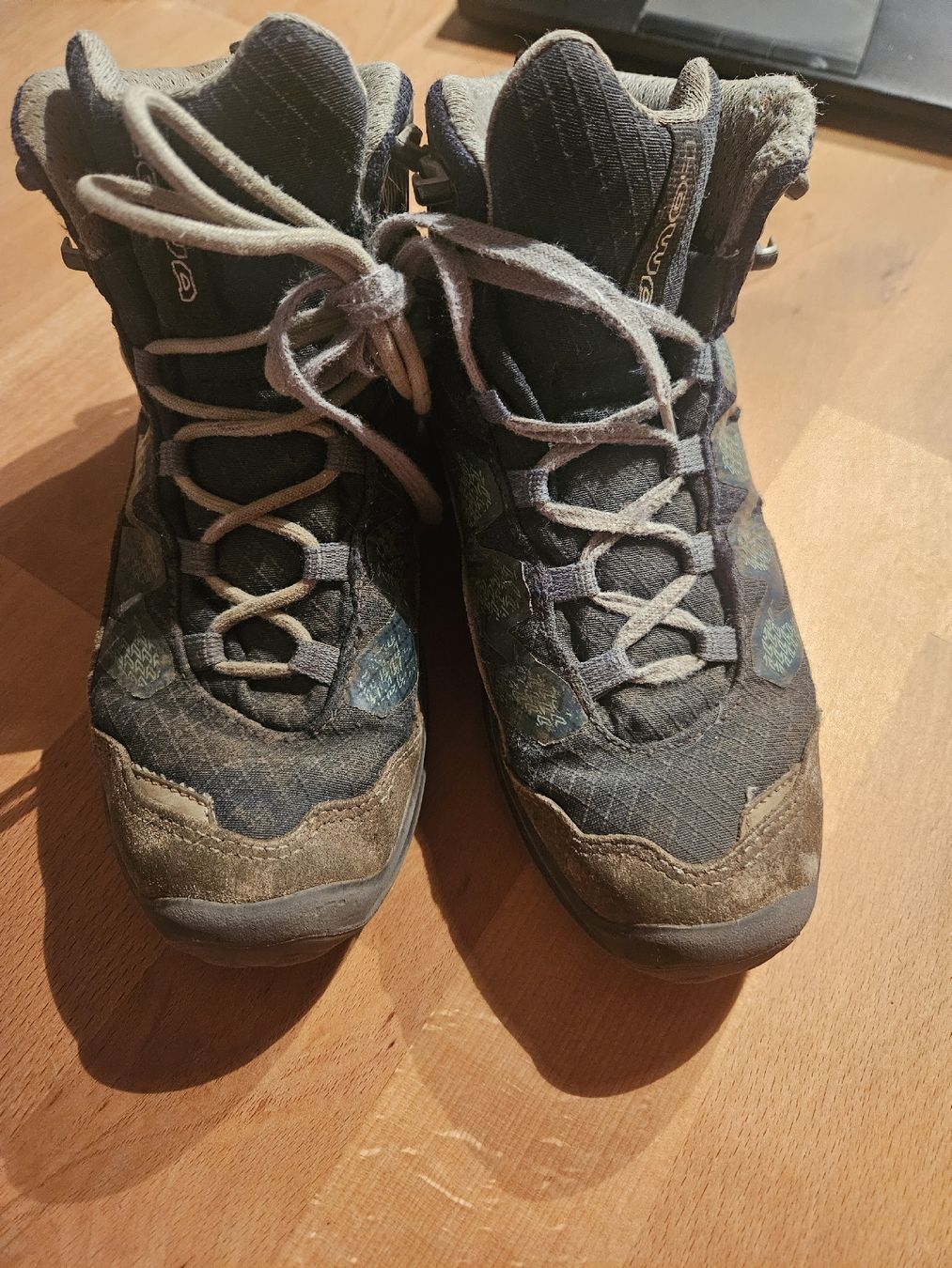 Lowa Scarpe per ragazzi: Kinder Wanderschuhe von Lowa, Grösse 33 – Usato da Spiez venduto da ann_y7bb 1