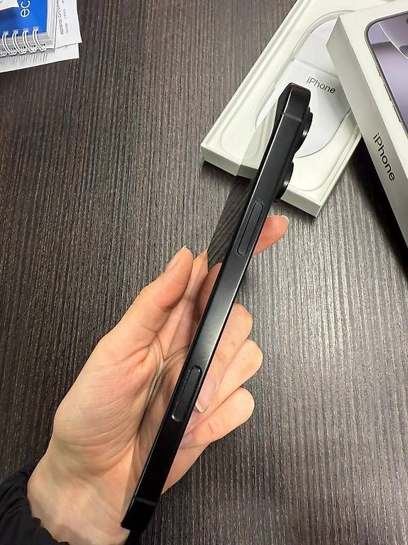 Telefoni cellulari / Smartphones: iPhone 16 Pro Max 256gb  – Usato da Steffisburg venduto da swdima 4