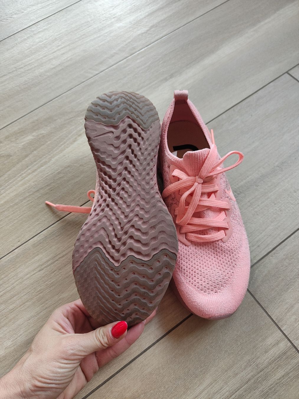 Nike Scarpe da donna: Scarpe da ginnastica Nike Epic React Flyknit, rosa, 40 – Usato da Coldrerio venduto da ivi_g8gb 2