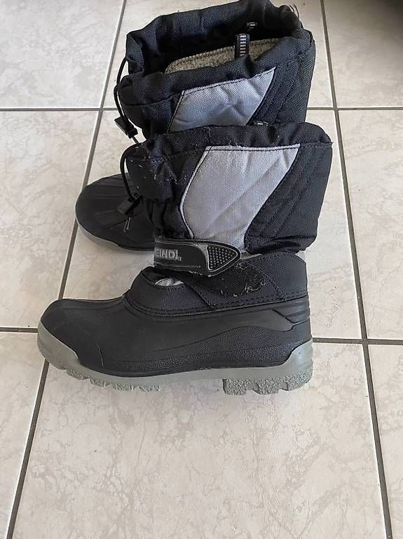 Scarpe per ragazzi: Chaussures de neige pointure 35 – Usato da Lausanne venduto da Catherine1003