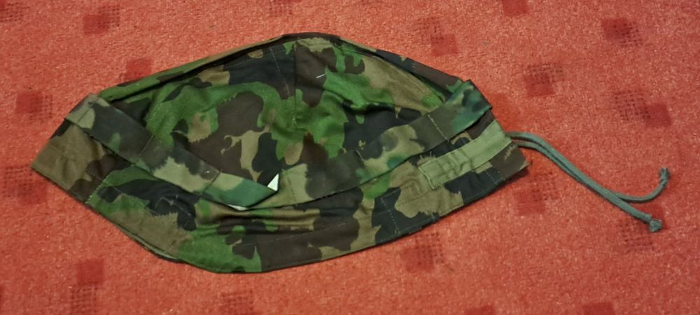 Housse De Protection Pour Casque - Satin Rouge Taille L - Avec Brides - Fabriqué En Angleterre