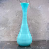 Superbe vase en opaline turquoise