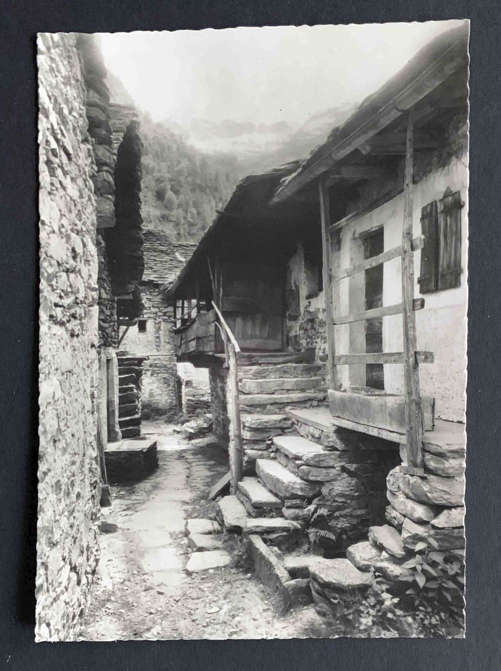 Cartoline postali: AK Sonogno Case rustiche – Usato da Goldau venduto da artelier1