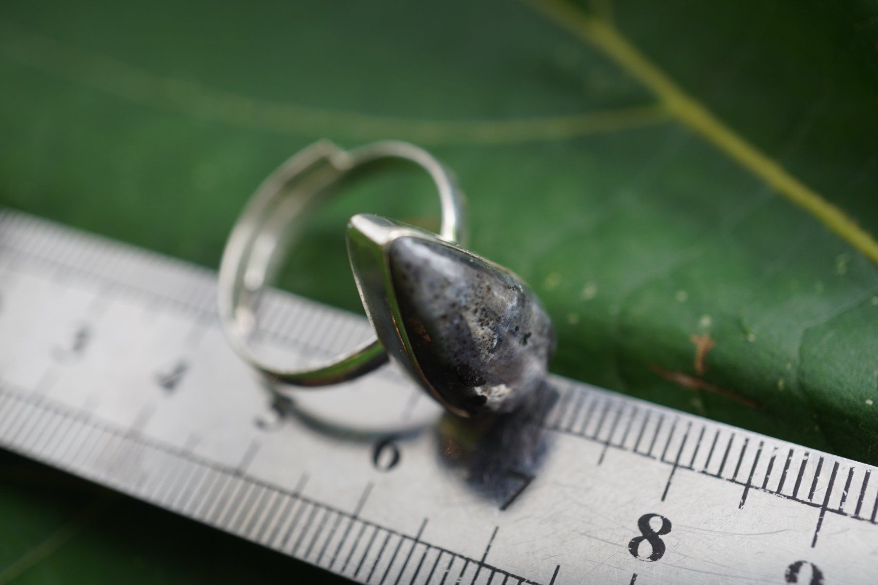 Mineralien & Heilsteine: Lavrakit     ring Grösse  Variabel     (Räumung!) – Neu und originalverpackt aus Eschenbach SG von topstone