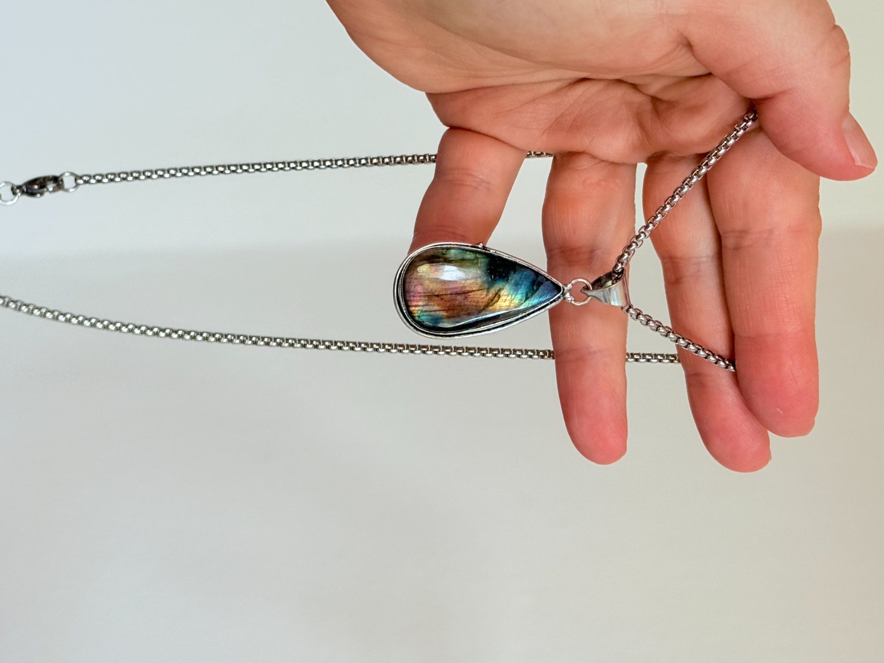 Ketten: Collier avec pendentif Labradorite – Neu und originalverpackt aus Genève von AWWA 6