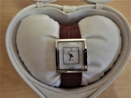 Damenuhr von Christina London, mit 40 Diamanten, 0.10c, TW