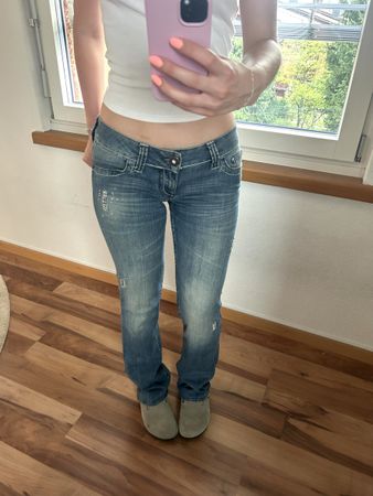 beautiful vintage guess jeans with rhinestones washed blue 
