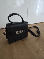Schwarze kleine Handtasche