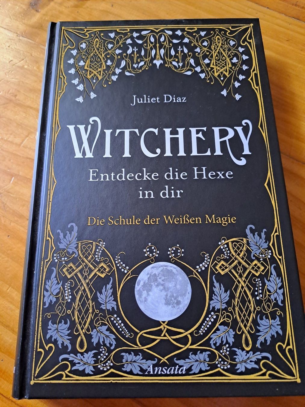 Bücher: Witchery- Entdecke die Hexe in dir – Gebraucht aus Doppleschwand von Sandrafritz
