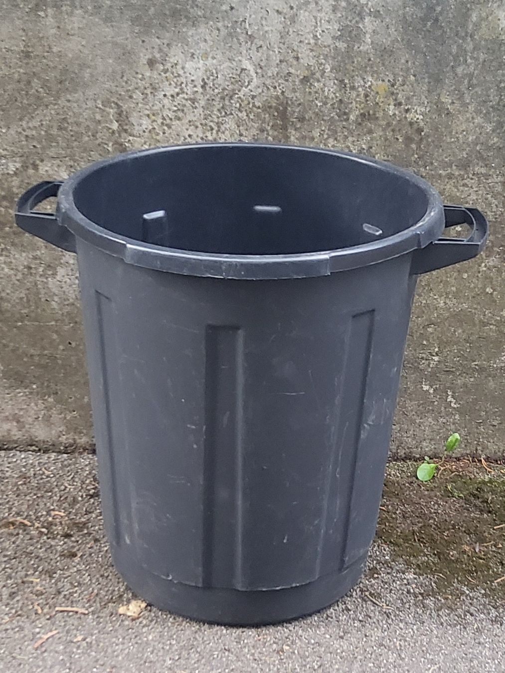 Recipients et similaires: Grosser Kunststoffbehälter mit Griffen – D'occasion à Winterthur par eob_fw5j