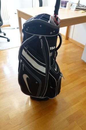 Nike Golf Cart Bag | 14-Way Divider | gratis Titleist Schirm