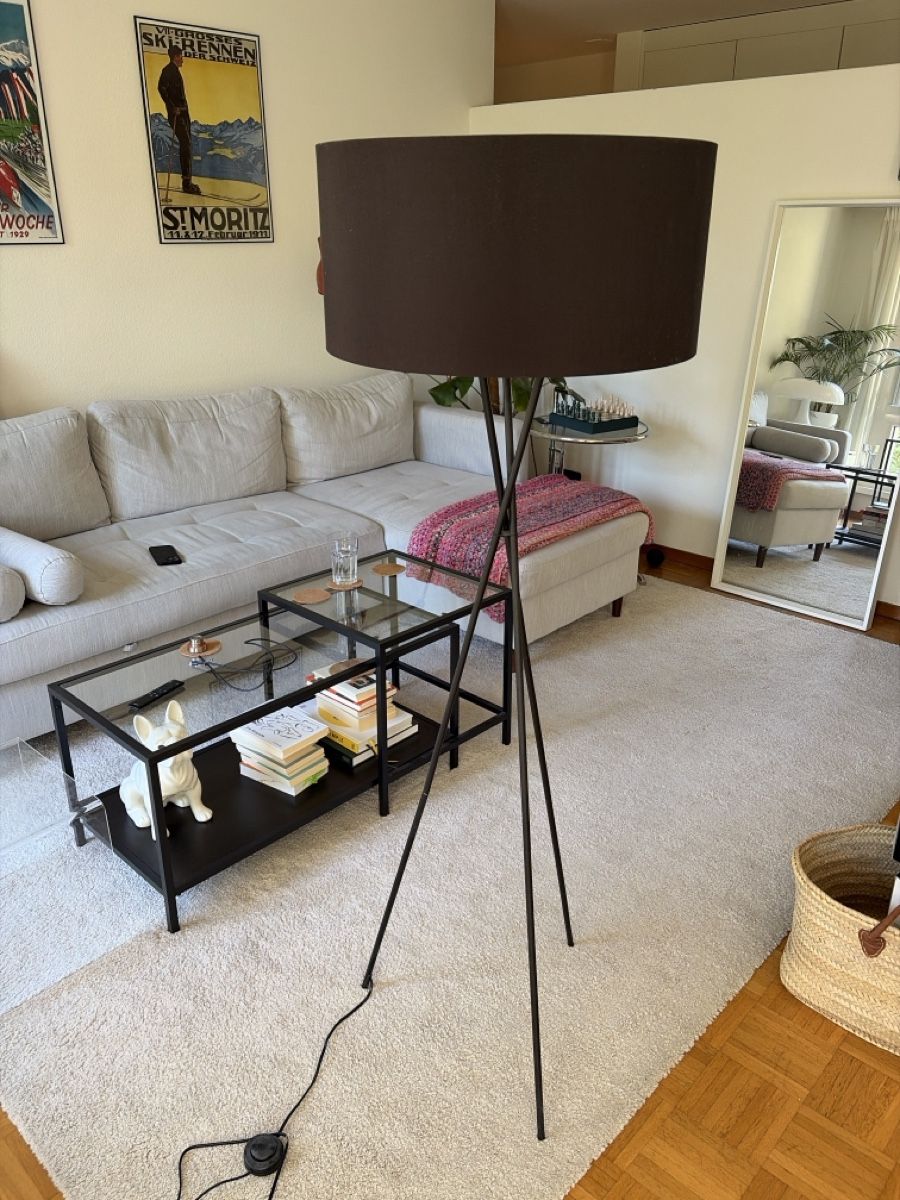 Lampade: Stehlampe, schwarzer Lampenschirm – Usato da Zürich venduto da dar_b2zx