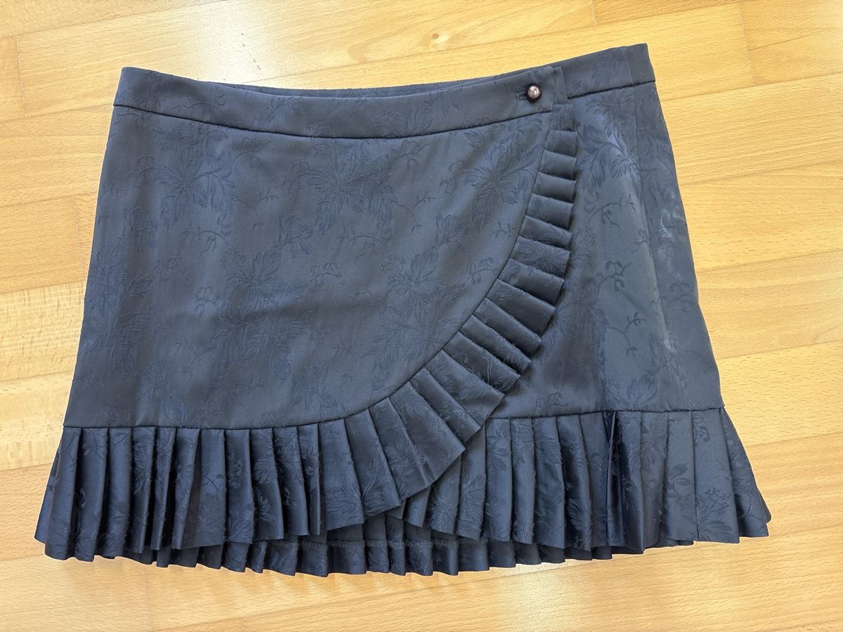 Guess Jacken: Jacke & Rock Guess Collection schwarz – Neu (gemäss Beschreibung) aus Winterthur von Winti_Baer 5