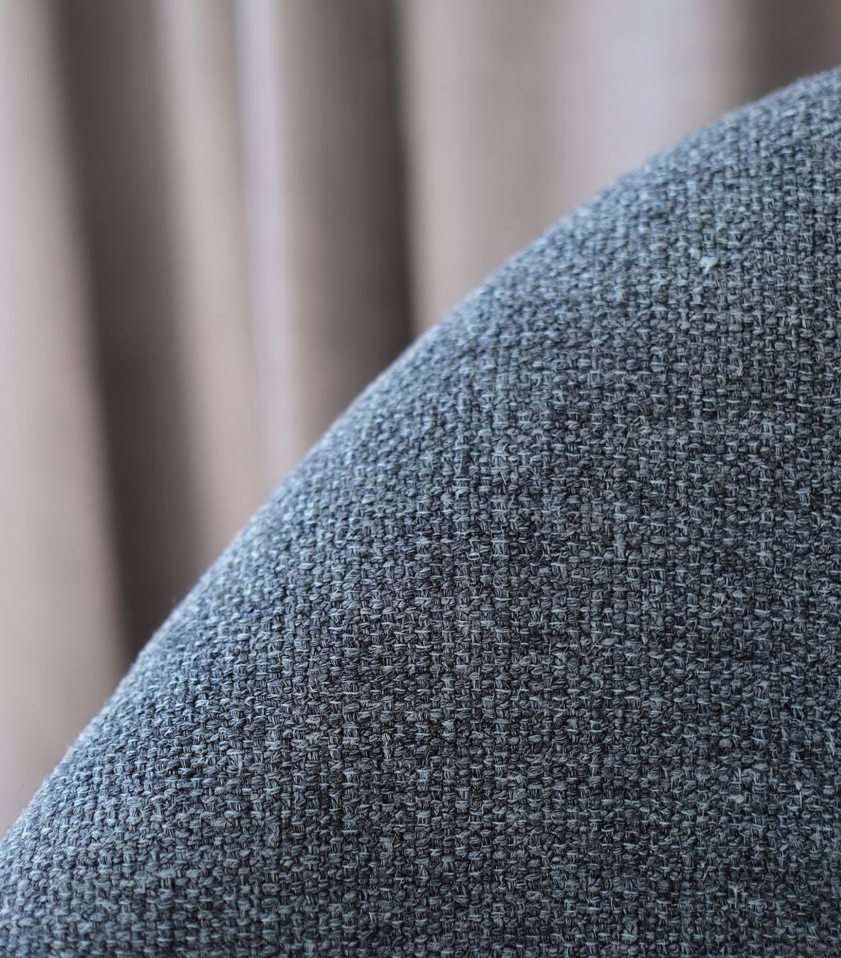 Knoll Poltrone: Knoll Womb Chair by Eero Saarinen – Usato da Bern venduto da Zmodern_CON 7
