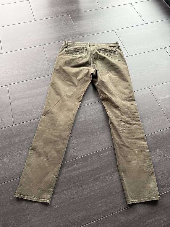 Pantaloni: Herren Sommerhose / Freizeithose - olive - 33 – Usato da St. Niklausen LU venduto da Sundy01 1