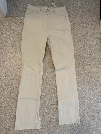 Zara Jeans beige mit Schlitz am Bein Grösse 38 neu