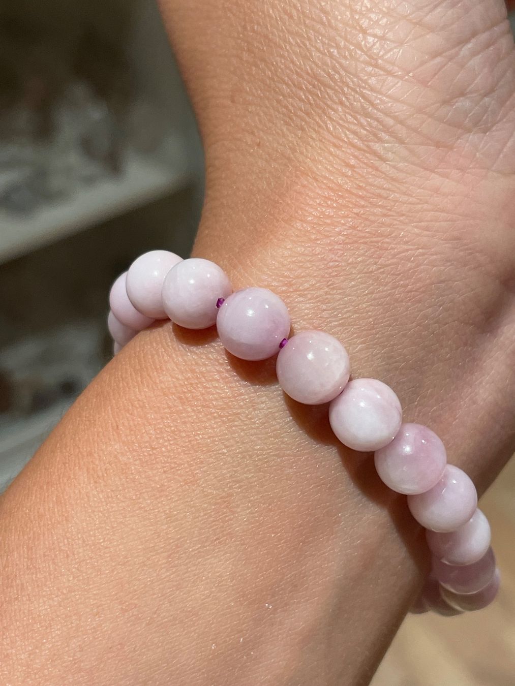 Mineralien & Heilsteine: Kunzit-Perlenarmband – Neu und originalverpackt aus Schiers von sisikristall 2