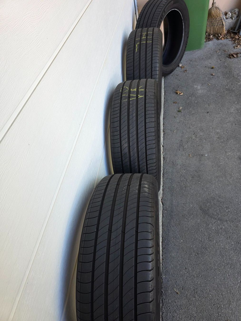 Michelin Pneus & Kompletträder: Michelin Reifen 235/50 – Gebraucht aus Weggis von Jhmathis 6