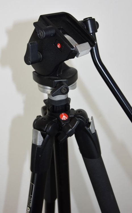 Manfrotto Treppiedi & Teste: Manfrotto Stativ 190XB & Kopf 700RC2 360° Schwenkbewegung – Usato da Wohlenschwil venduto da Dapara 6