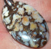 Anhänger L-6475 – Afrikanischer Opal 30x20mm 19 Karat