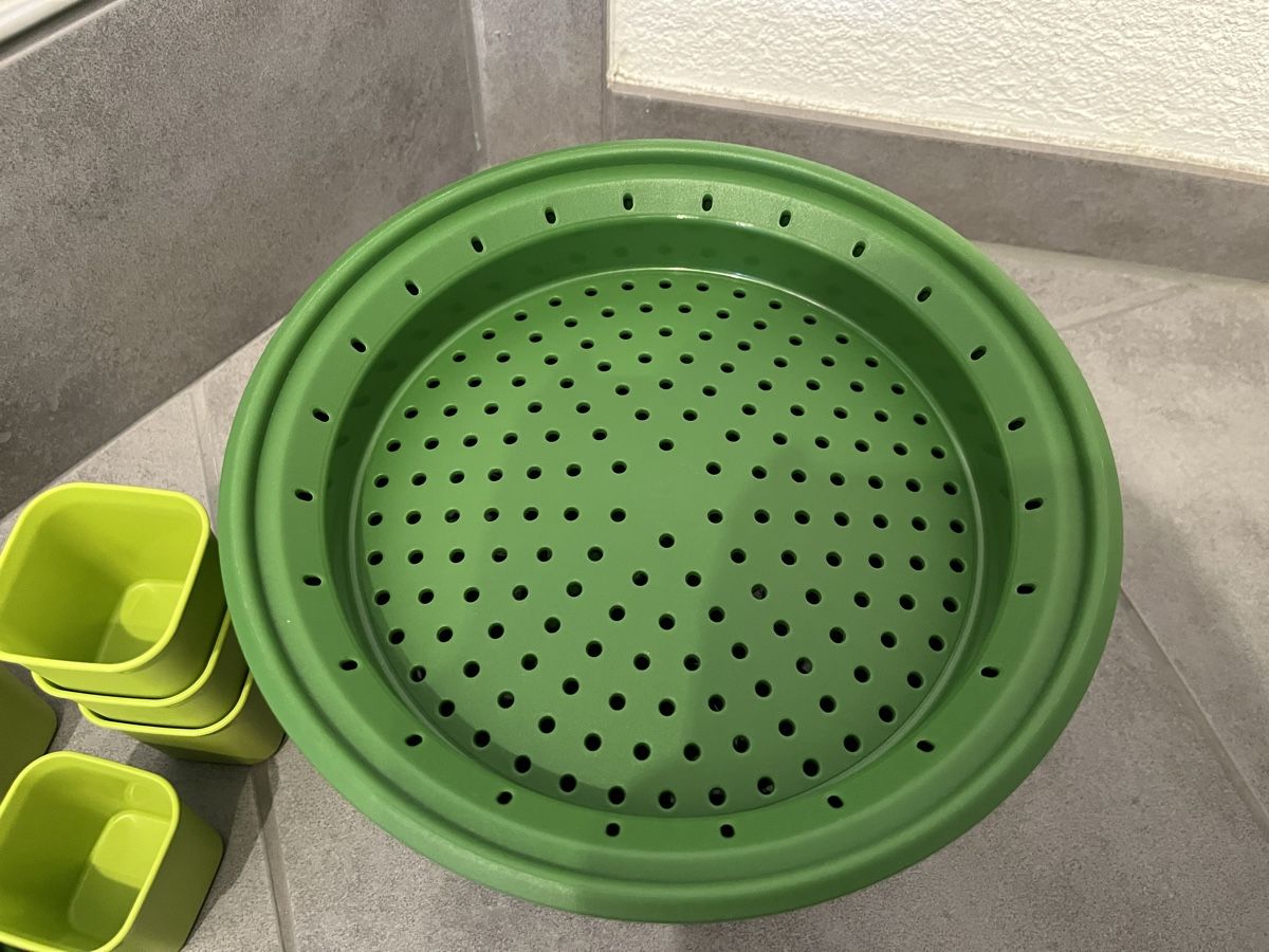 Tupperware Behälter & Ähnliches: Tupperware Microgourmet inkl. Becher – Neu (gemäss Beschreibung) aus Othmarsingen von saliwu 1
