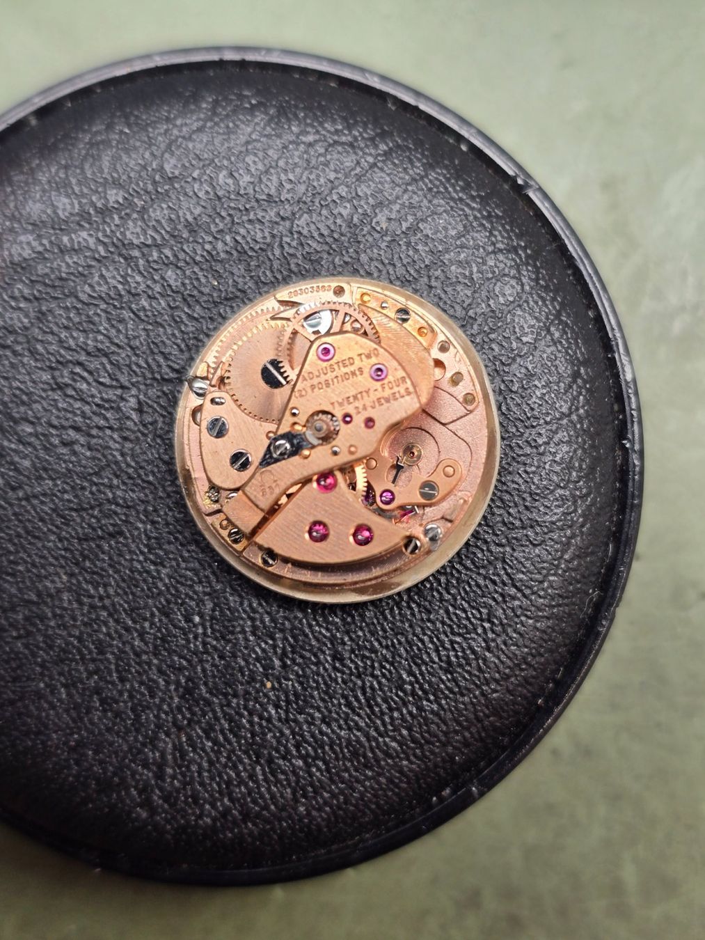 Omega Montres: Mouvement Omega 681 – Défectueux à Tramelan par Nirdan 2