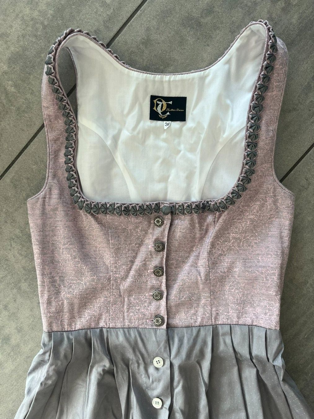 Costumi: TRACHTEN DEISER Dirndl + Schürze Pastell – Nuovo (secondo la descrizione) da Otelfingen venduto da Denis_ZH 1
