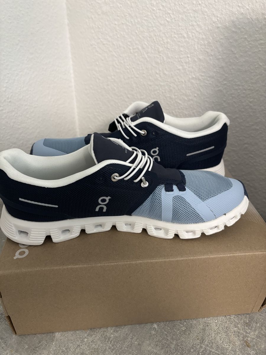 On Scarpe da uomo: On Cloud 5 – Hellblau/Dunkelblau EU 43 – Nuovo e nell'imballaggio originale da Luzern venduto da luzernbiregg 3