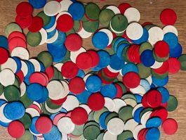 Jetons de jeu anciens en os teinté