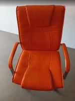 Set aus 9 modernen Konferenzstühlen in leuchtendem Orange