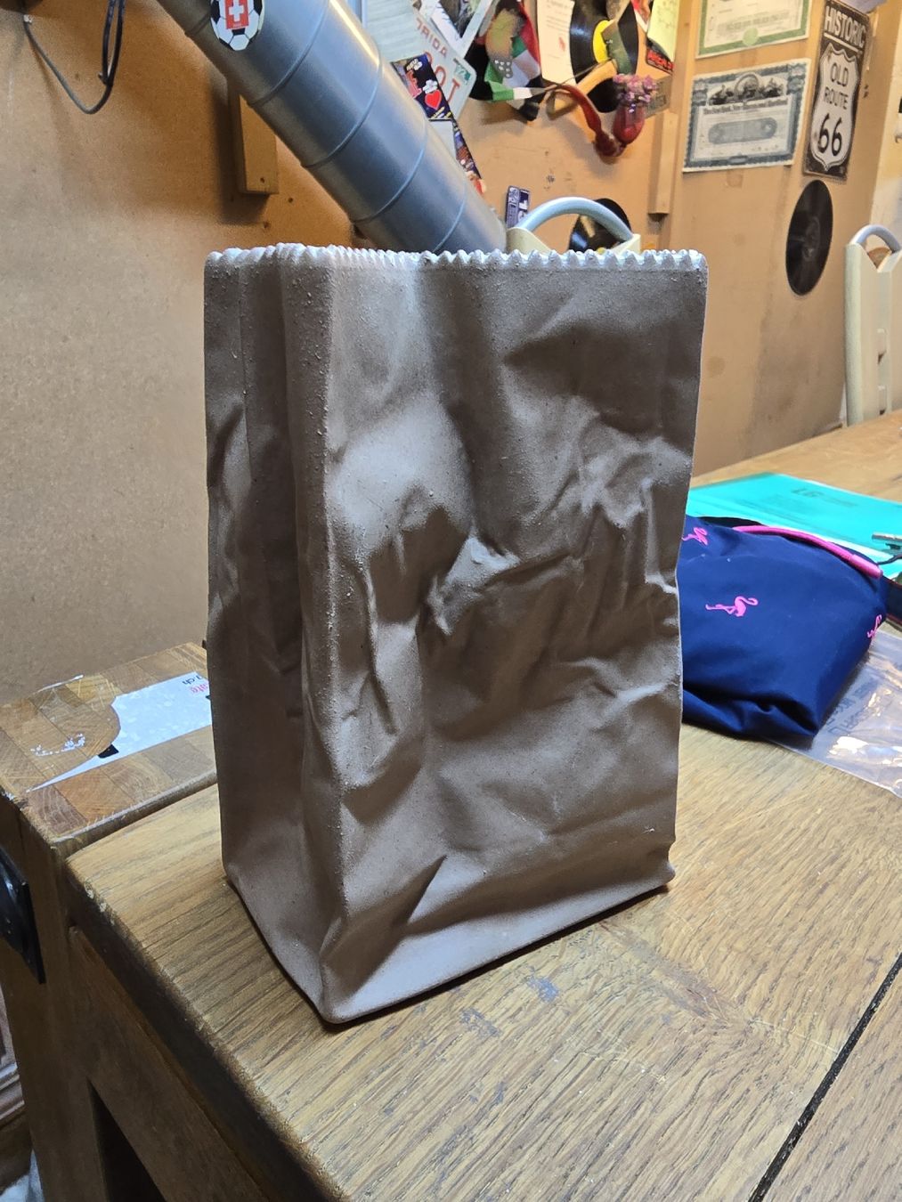Vasi & Recipienti: Vase Papiertüte braun Keramik H20cm (D) – Usato da Rorschach venduto da TimelessTrading