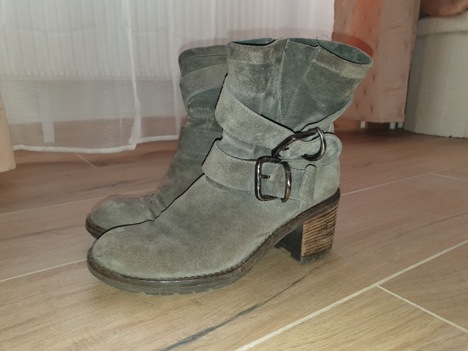 Scarpe da donna: Belles Bottines Texto en Daim Marron T.38 – Usato da Travers venduto da adr_qyj5