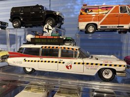 Hot Wheels Elite Ghostbusters Ecto 1A  1:18