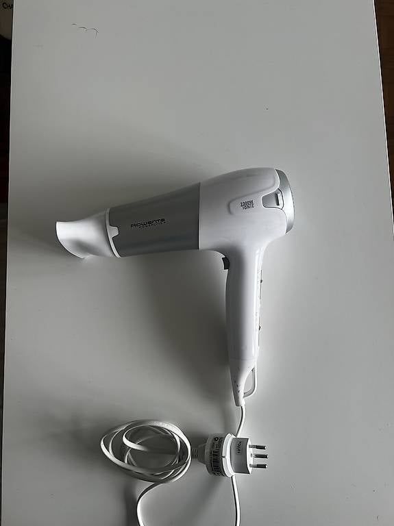 Sèche-cheveux: Sèche cheveux ROWENTA – D'occasion à Genève par cma_5k7g