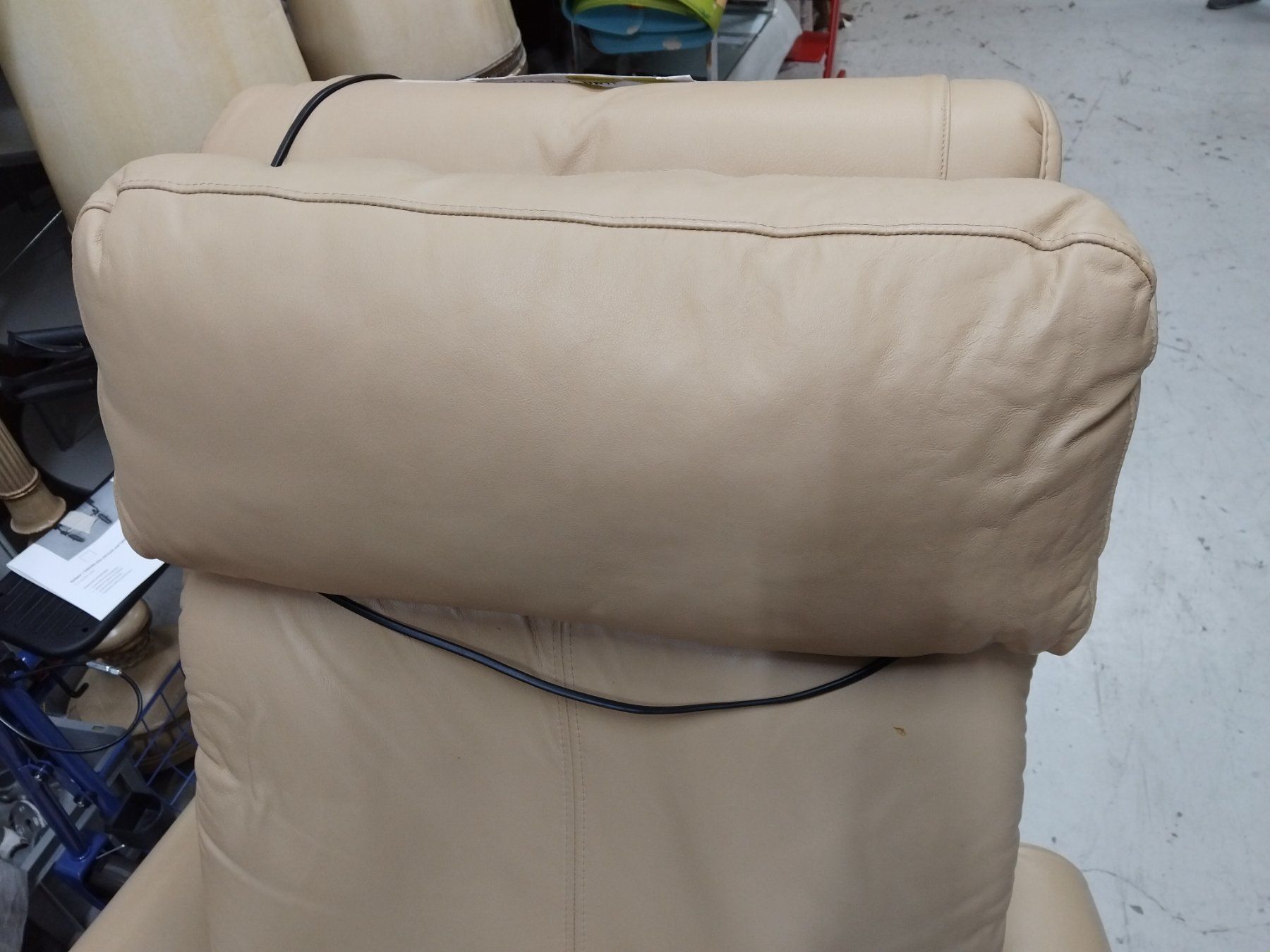 Dispositivi per massaggi: KEYTON - Leder Massagesessel , Creme - Beige – Usato da Rüti ZH venduto da Restwert_Rueti_ZH 7